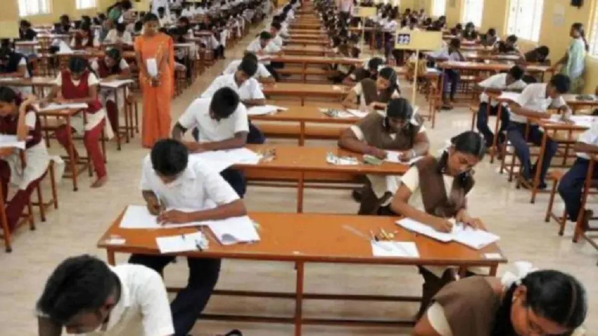 बंगाल सरकार ने भी 10वीं और 12वीं की परीक्षा रद्द कर दी है. (सांकेतिक तस्वीर)