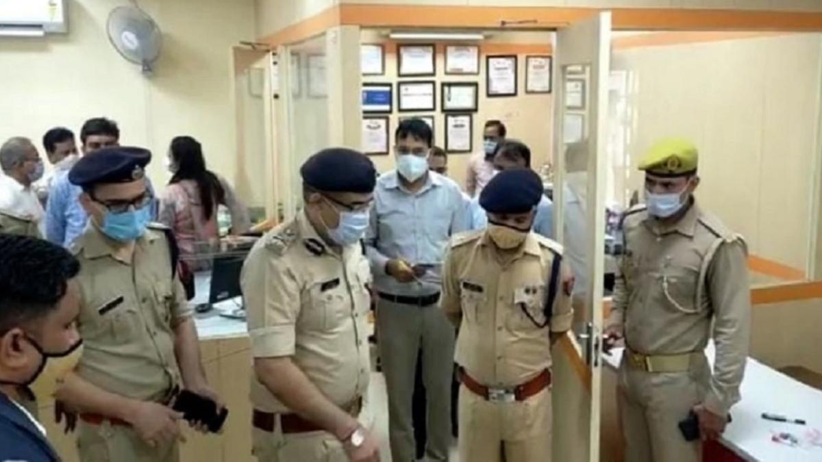 पुलिस ने बैंक के आरोपी गार्ड को गिरफ्तार कर लिया है