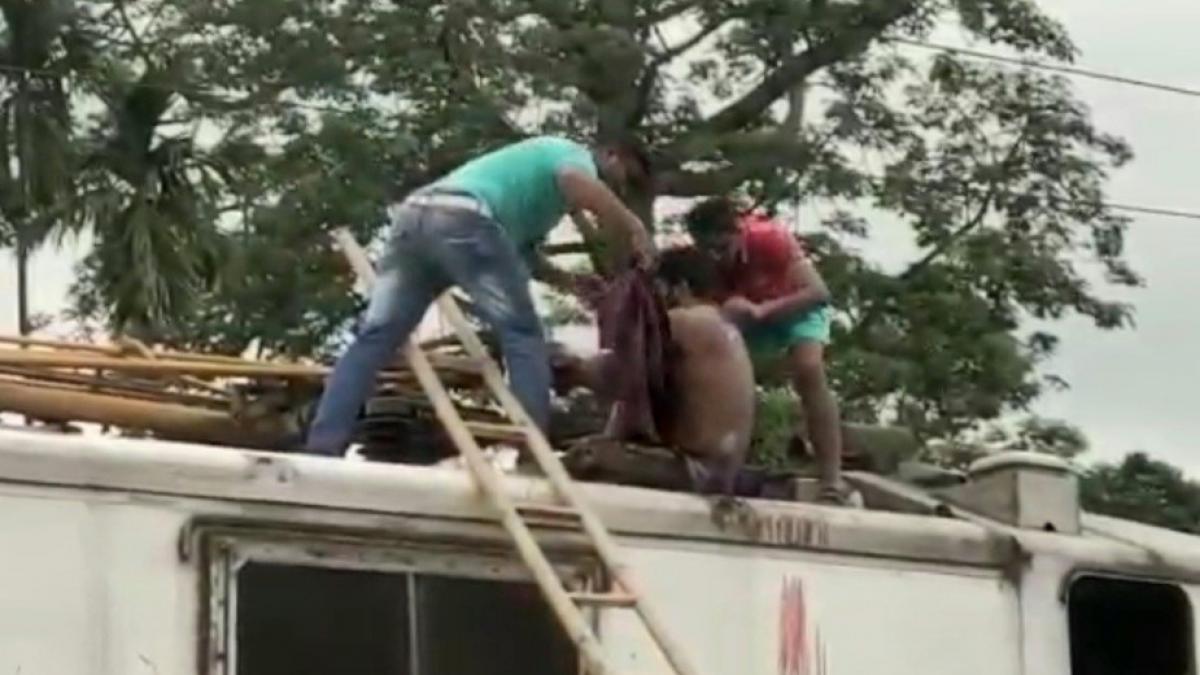 ट्रेन इंजन की वजह से झुलस गया शख्स