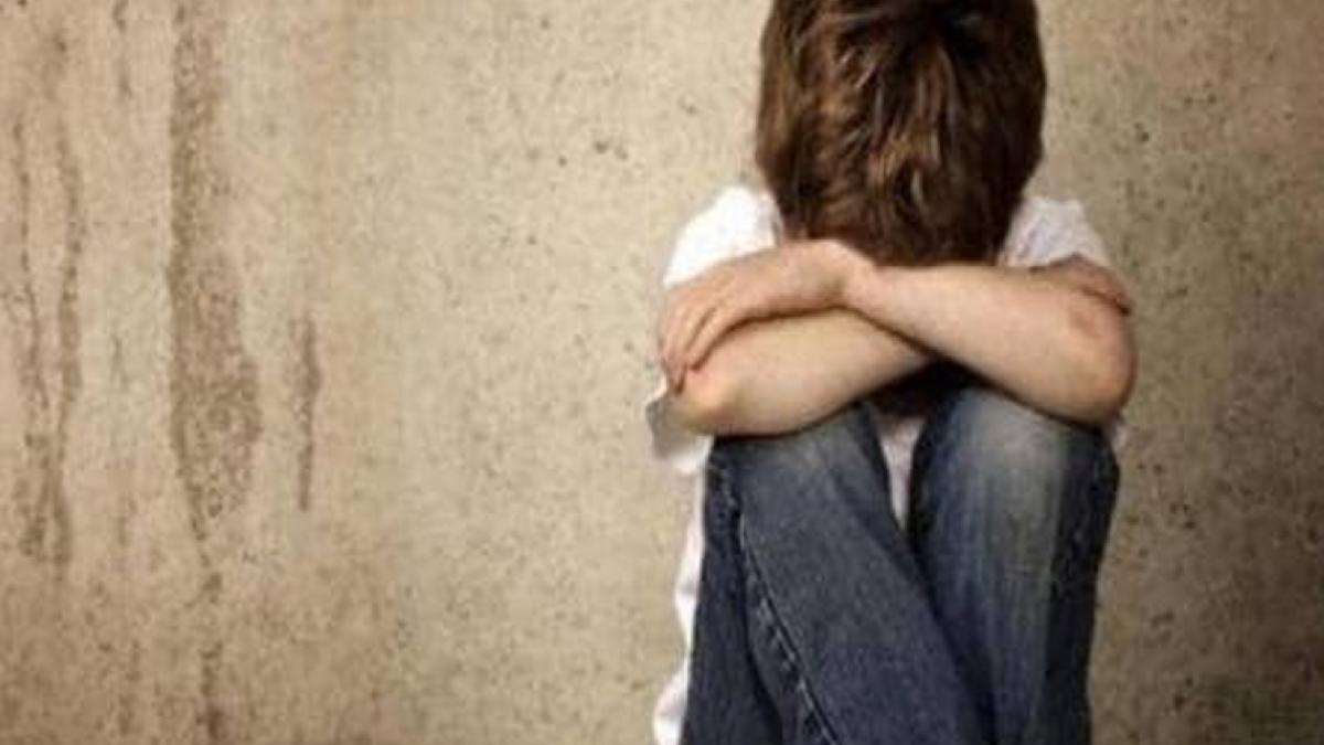 कलियुगी पिता बना रहा था अपनी हवस का शिकार. (प्रतीकात्मक फोटो)