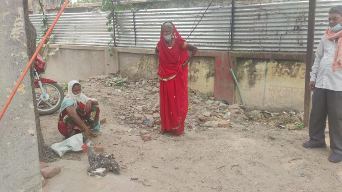 मुर्गे की टांग टूटने पर हुई मारपीट 