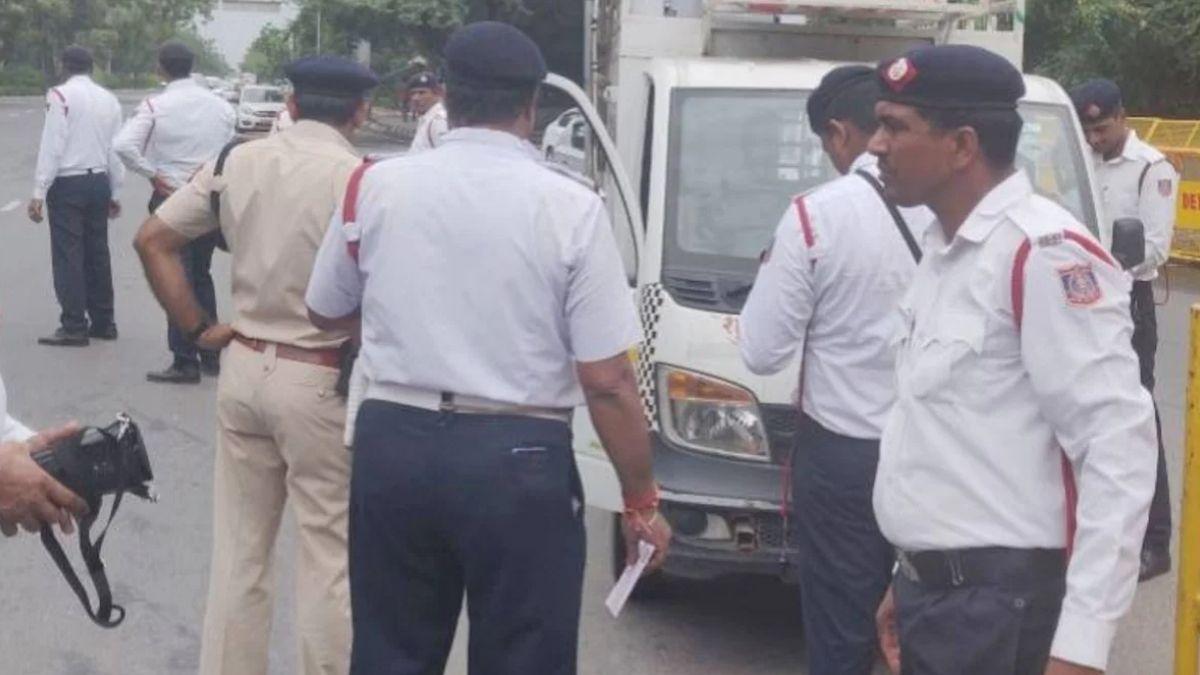 कोरोना गाइडलाइंस उल्लंघन करने वालों के कटे चालान (फाइल फोटो)