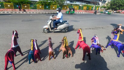 दिल्ली में 1 जून से अनलॉक की प्रक्रिया शुरू हो गई है. (फाइल फोटो-PTI) दिल्ली में 1 जून से अनलॉक की प्रक्रिया शुरू हो गई है. (फाइल फोटो-PTI)