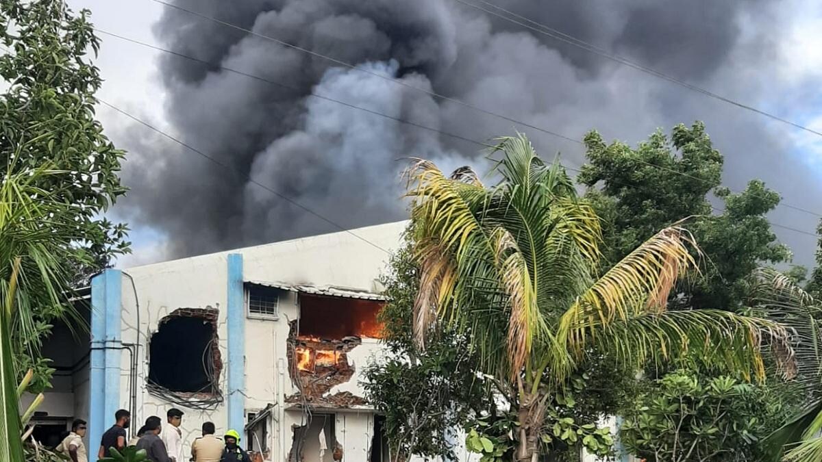 पुणे: केमिकल फैक्ट्री में लगी आग से मरने वालों की संख्या 18 हुई, पीएम मोदी ने जताई संवेदना - Maharashtra Pune Fire at chemical Packaging section of water purifying chemical Factory at