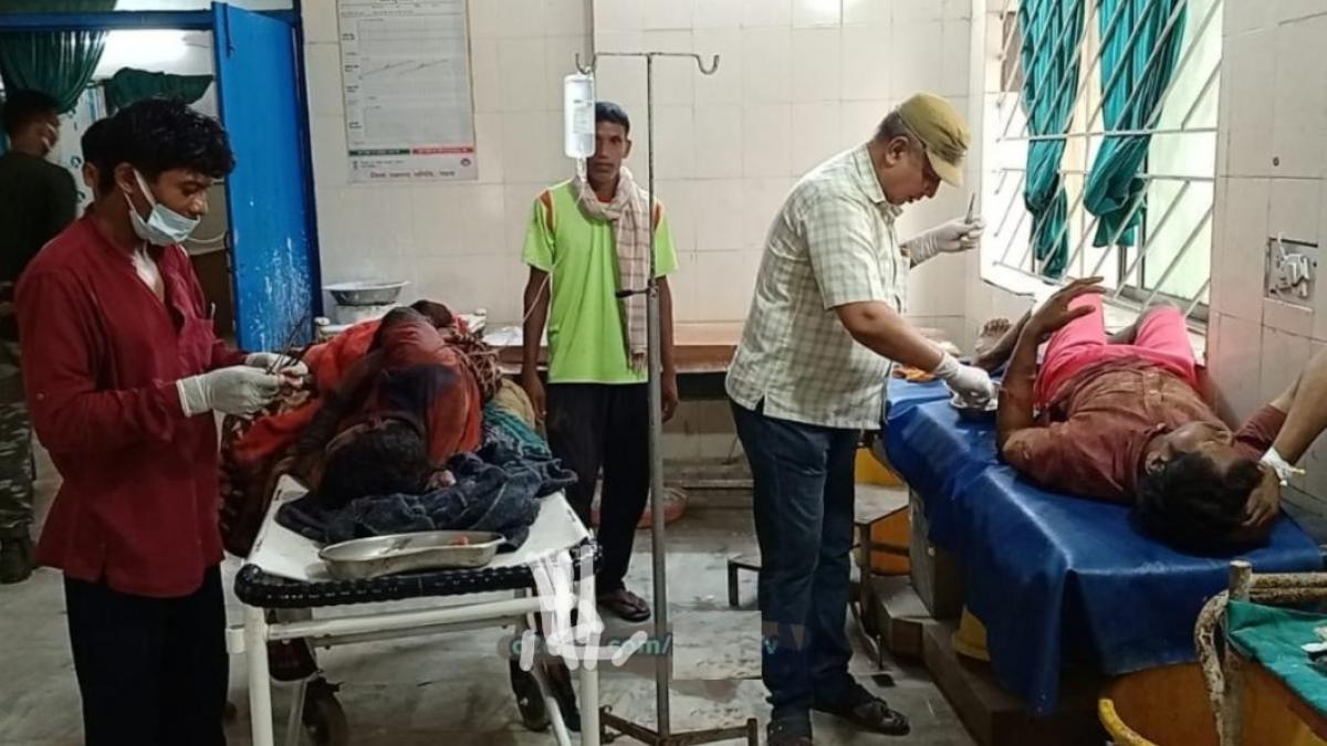 गढ़वा सदर अस्पताल में चल रहा घायलों का इलाज