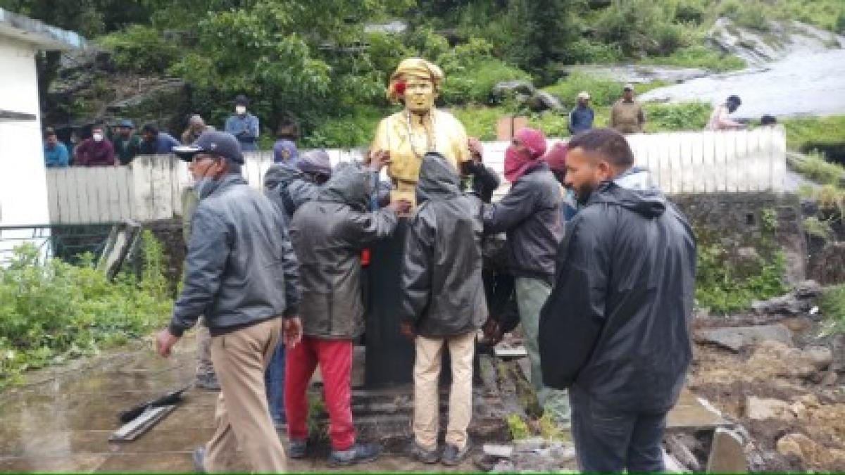 हटाई गई गौरा देवी की प्रतिमा