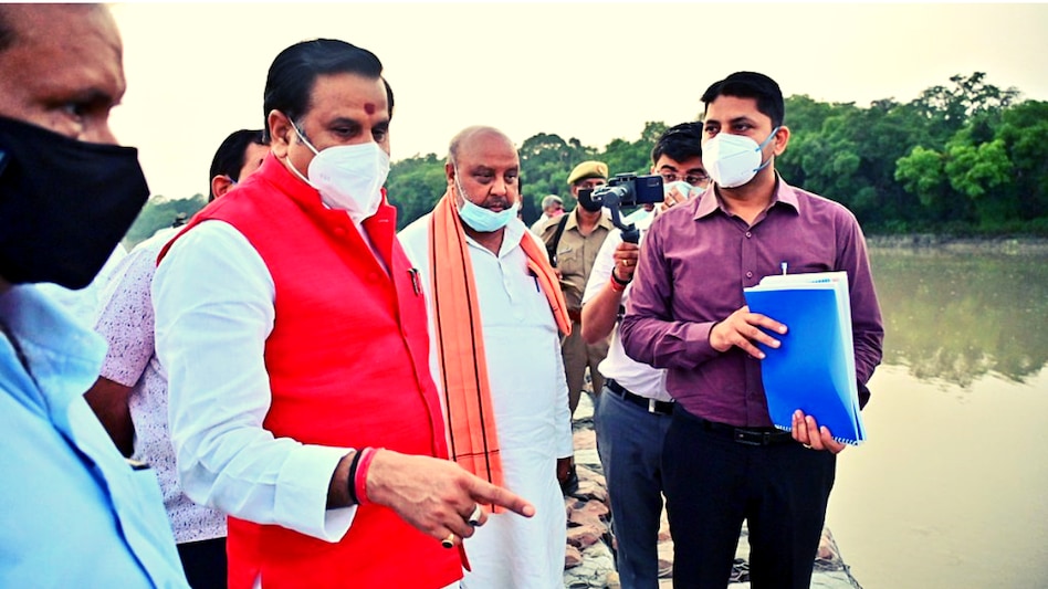 यूपी के जलशक्ति मंत्री डॉ. महेन्द्र सिंह