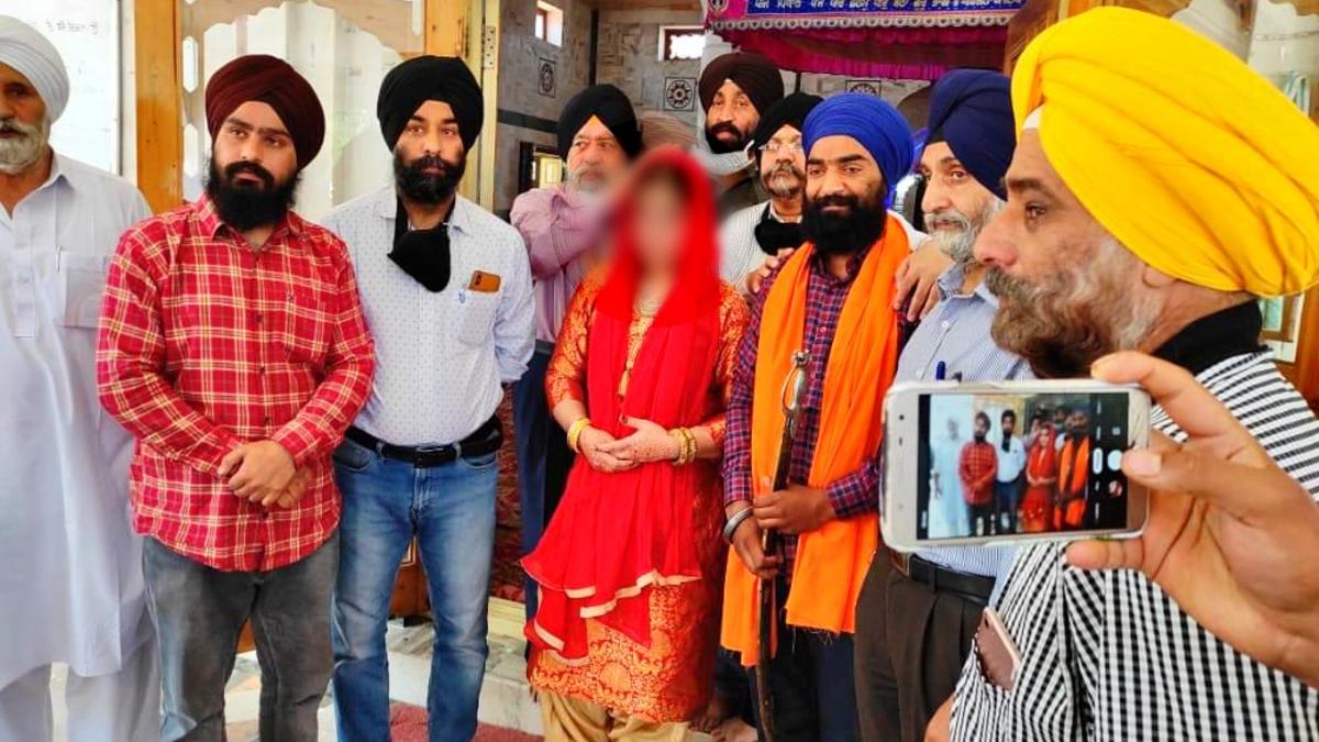 एक लड़की ने सोमवार को अपने समुदाय में शादी भी कर ली 