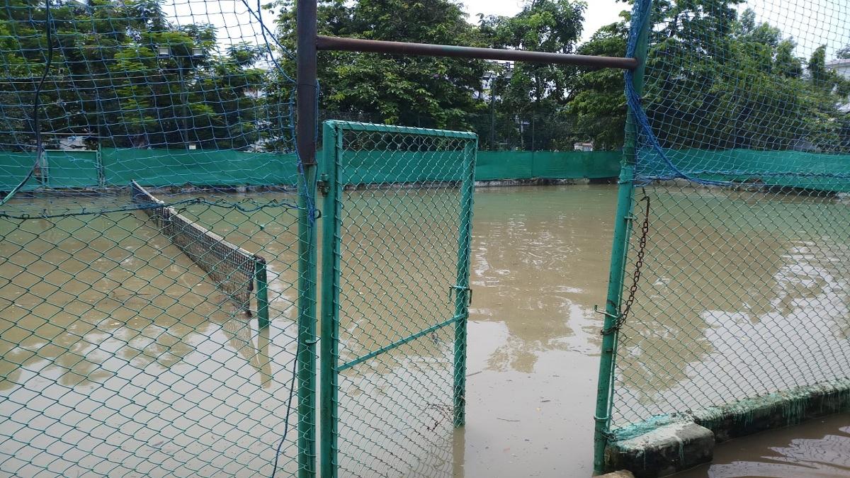 पटना में बिहार लॉन टेनिस एसोसिएशन का ट्रेनिंग सेंटर बारिश के कारण जलमग्न.