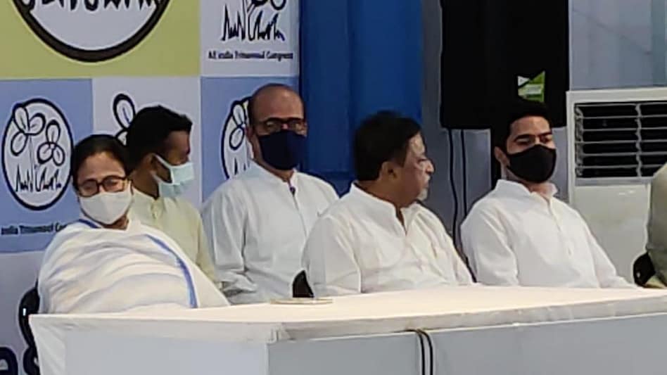 मुकुल रॉय टीएमसी में शामिल हो गए हैं.