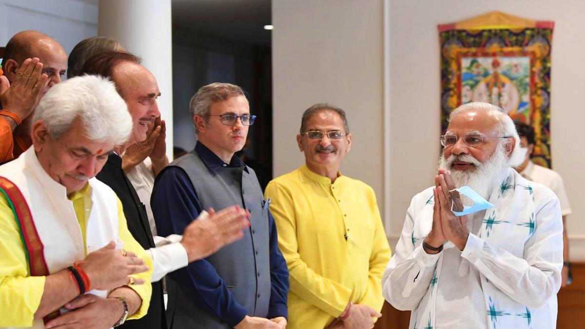 जम्मू-कश्मीर के नेताओं संग पीएम मोदी की बैठक 