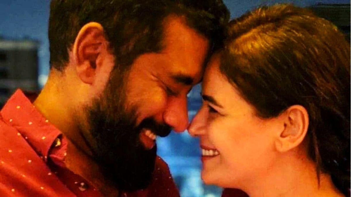 मोना सिंह-श्याम गोपालन