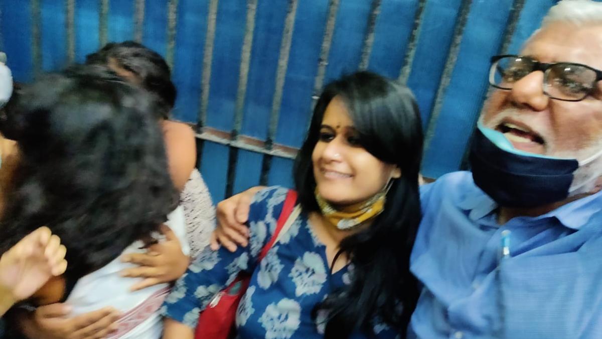 जेल से रिहा हुईं नताशा-देवांगना