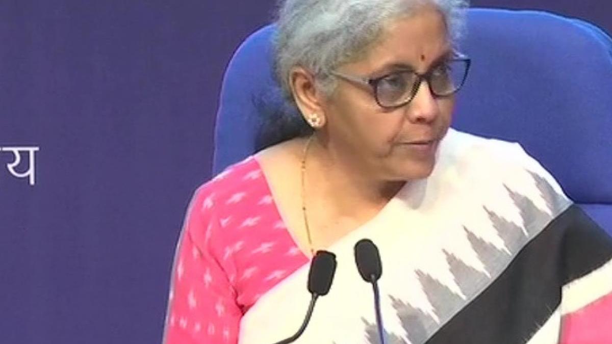 कोरोना की दूसरी लहर से संकट में कई सेक्टर्स