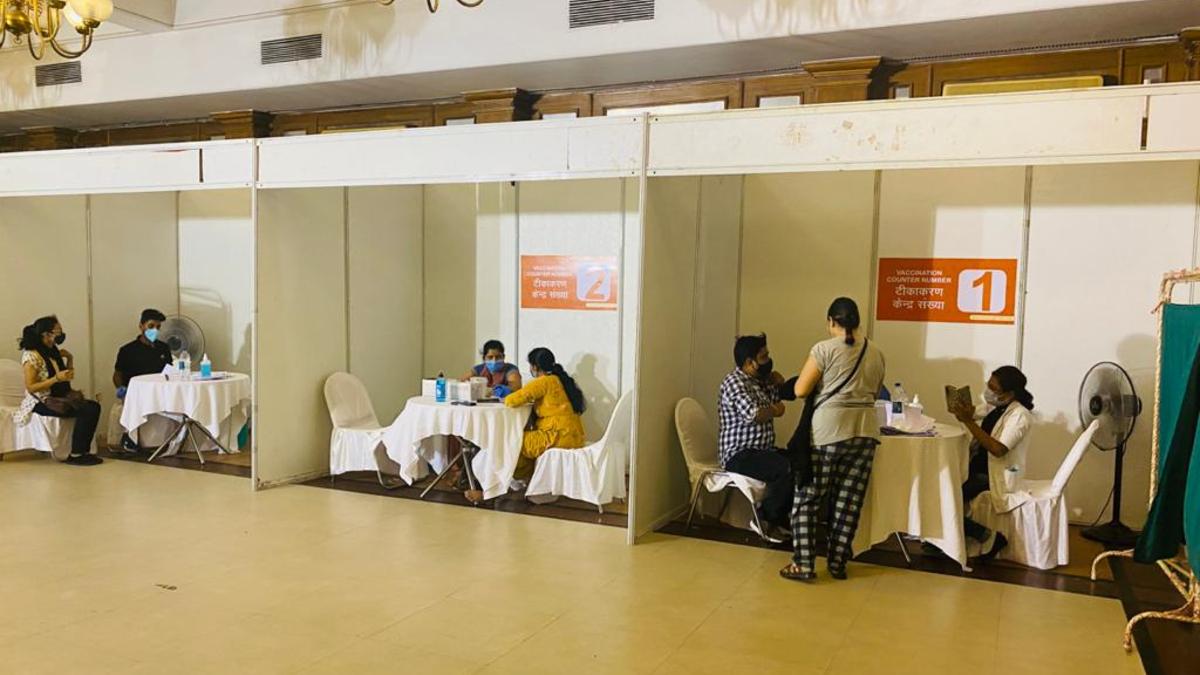 इन सेंटरों पर लोग अपनी सहूलियत के हिसाब से आकर वैक्सीन लगवा सकते हैं.