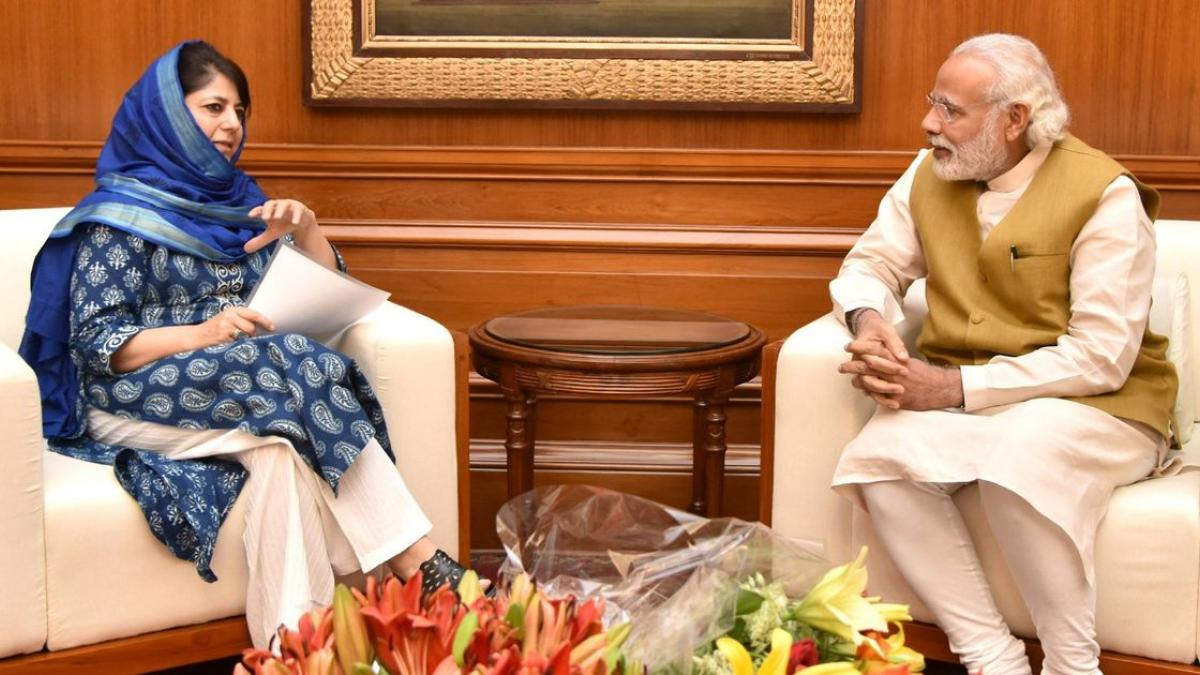 कश्मीरी नेताओं के संग पीएम मोदी की मीटिंग, BJP से ऐसे रहे हैं J-K की पार्टियों के रिश्ते
