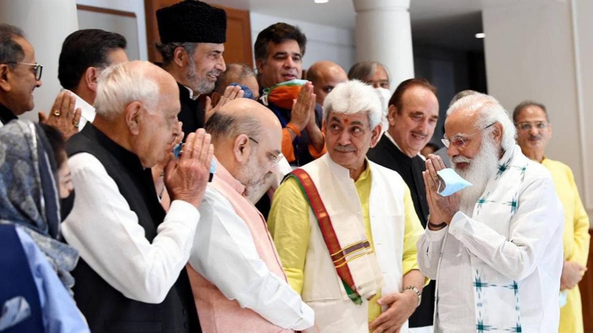जम्मू-कश्मीर में चुनाव से पहले परिसीमन क्यों चाहती है मोदी सरकार? - narendra modi jammu kashmir delimitation parisiman bjp political equation omar abdullah - AajTak