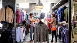 दुनिया के दिग्गज अपैरल ब्रांड से आने लगे ऑर्डर (फाइल फोटो: Getty Images) दुनिया के दिग्गज अपैरल ब्रांड से आने लगे ऑर्डर (फाइल फोटो: Getty Images)