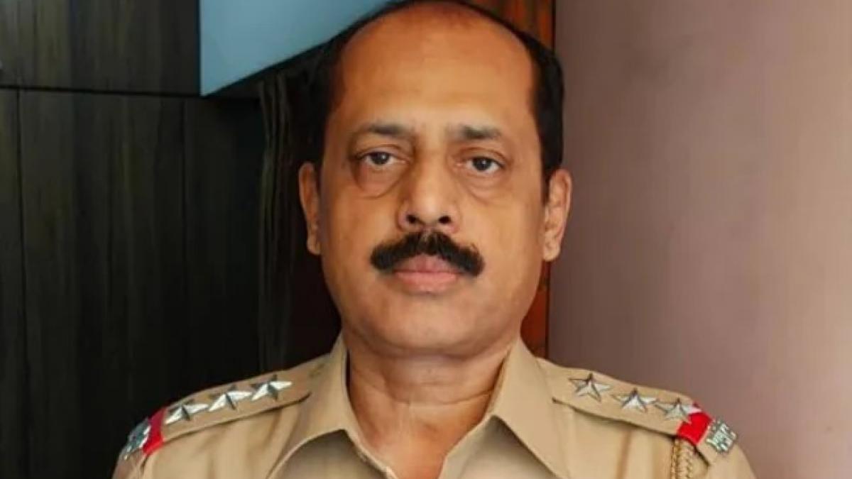 बर्खास्त पुलिस इंस्पेक्टर सचिन वाजे