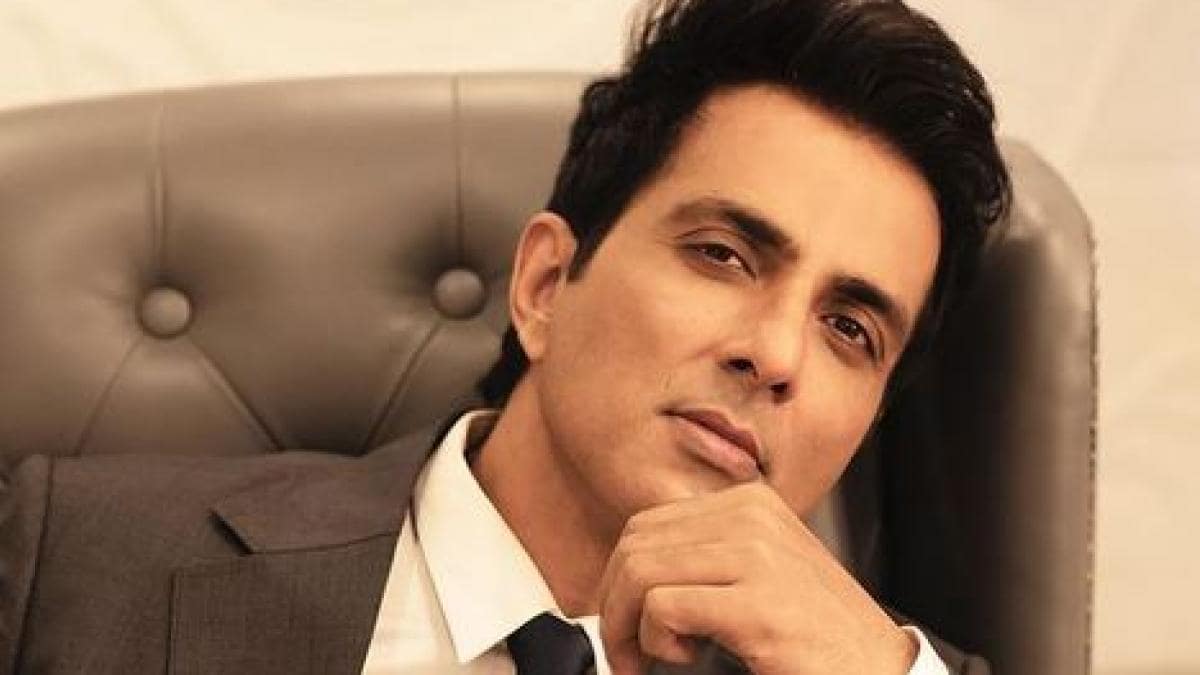 कोविड में मां-बाप खो चुके बच्चों को लेकर चिंतित सोनू सूद, जनता से मांगी मदद - Sonu Sood request people to help children who lost both parents during pandemic tmov - AajTak