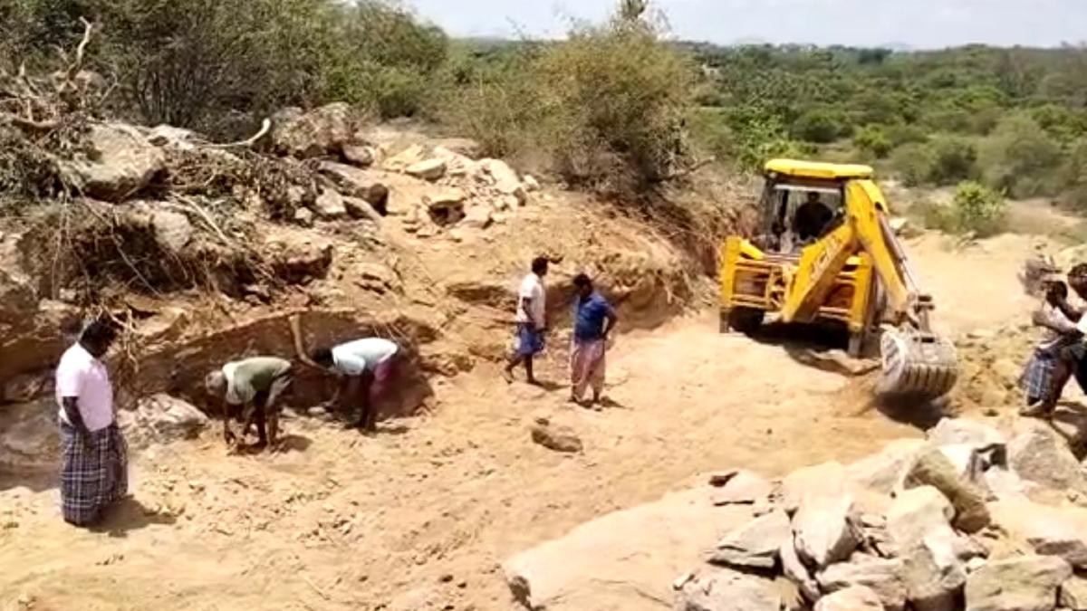 बारिश में सड़क फिर खराब होने का डर है. 