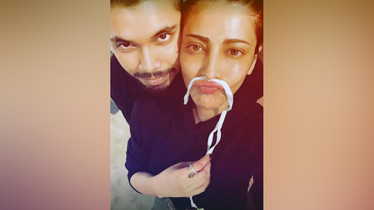 श्रुति हासन अपने बायफ्रेंड के साथ