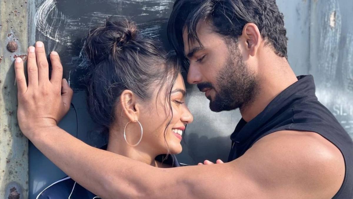 सना मकबूल और विशाल आदित्य