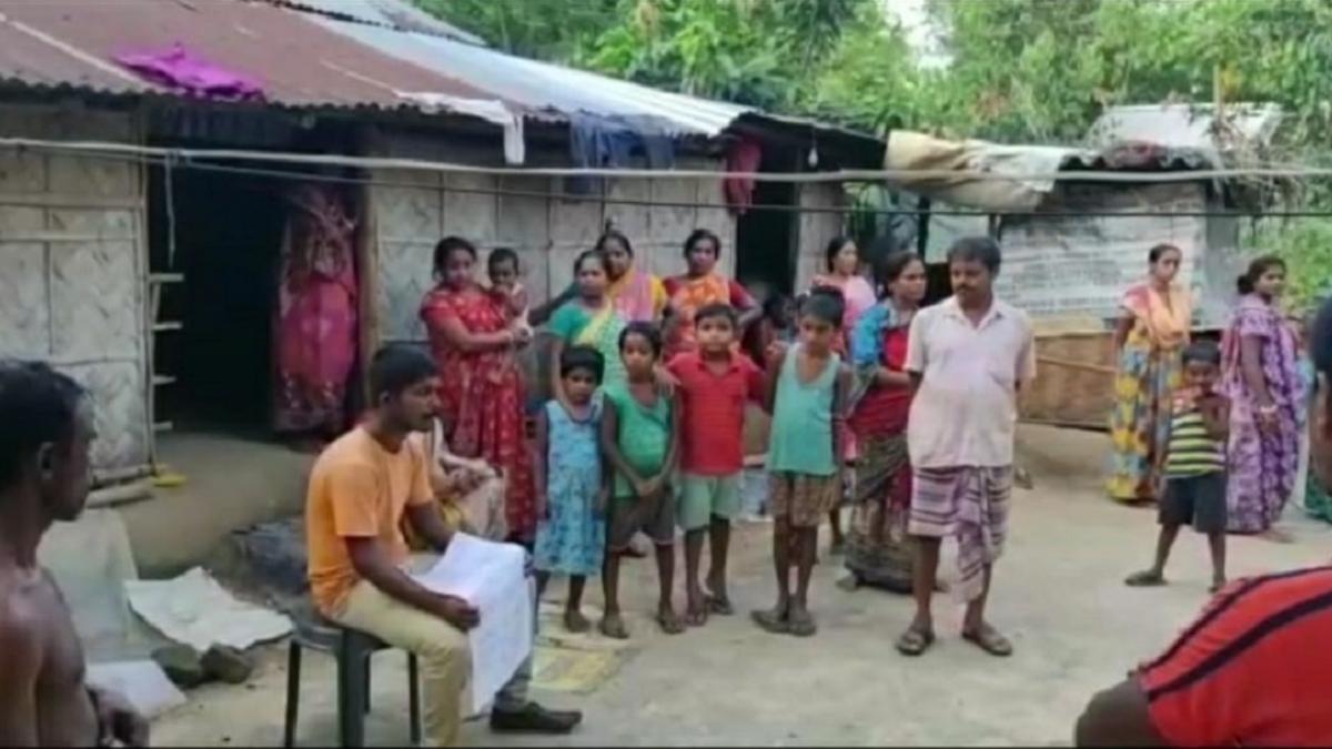 महिला ने अवनीश के साथ जाने से साफ मना कर दिया है