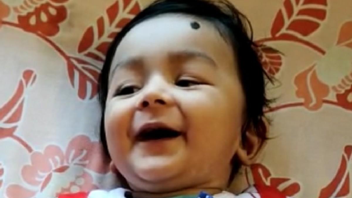 अयांश दुर्लभ बीमारी स्पाइनल मस्कुलर अट्रॉफी से जूझ रहा है. (फोटो- आजतक)