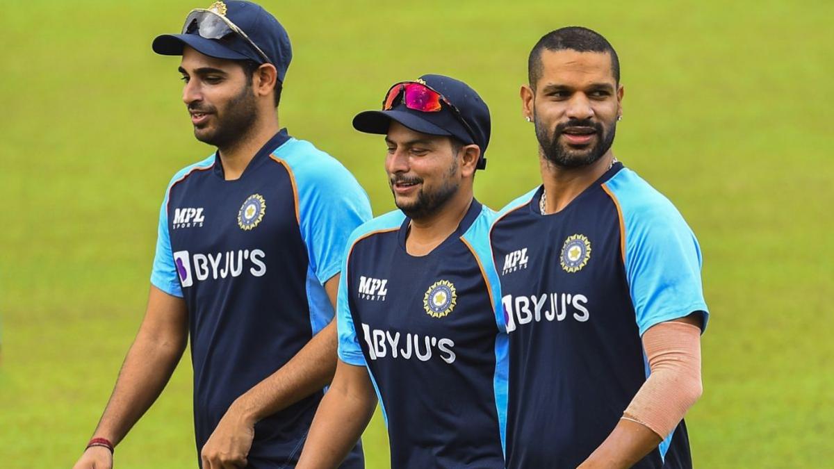 Bhuvneshwar Kumar, Kuldeep Yadav and Shikhar Dhawa (© Sri Lanka Cricket)