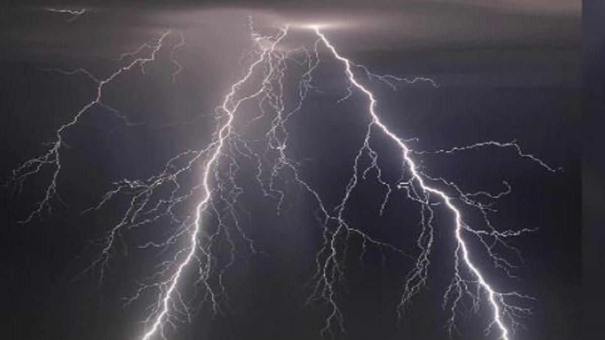 आसमान से आई आफत (सांकेतिक फोटो)