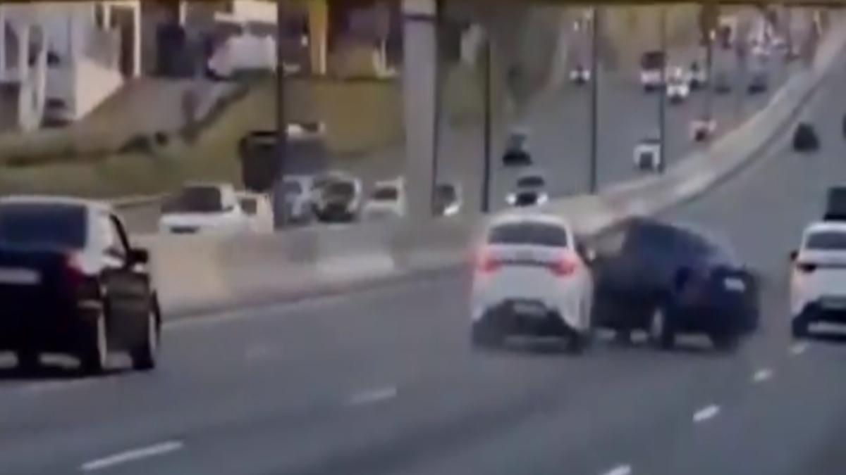 रूस में कार रेस का वीडियो वायरल