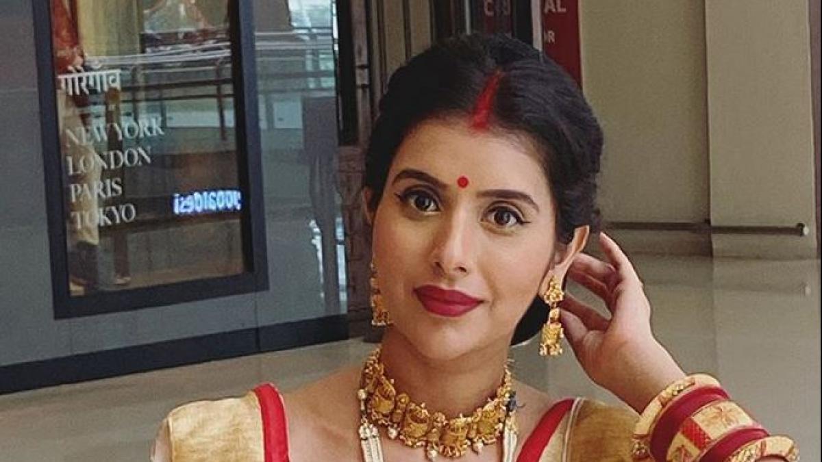 प्रेग्नेंट चारू असोपा ने फ्लॉन्ट किया बेबी बंप, नो मेकअप लुक में दिखीं खूबसूरत