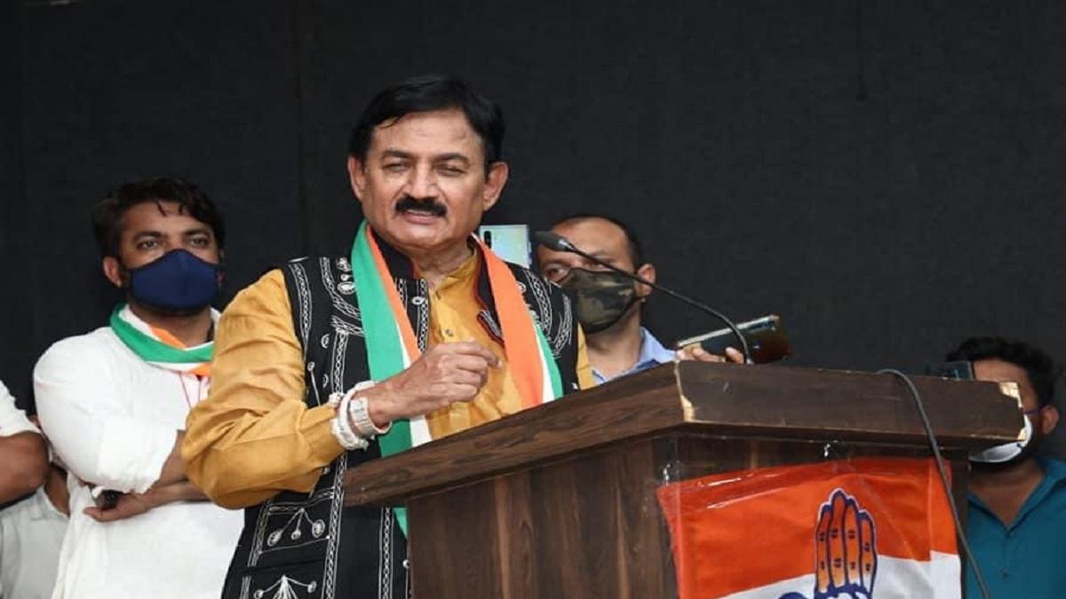 कांग्रेस नेता भरत सिंह सोलंकी.