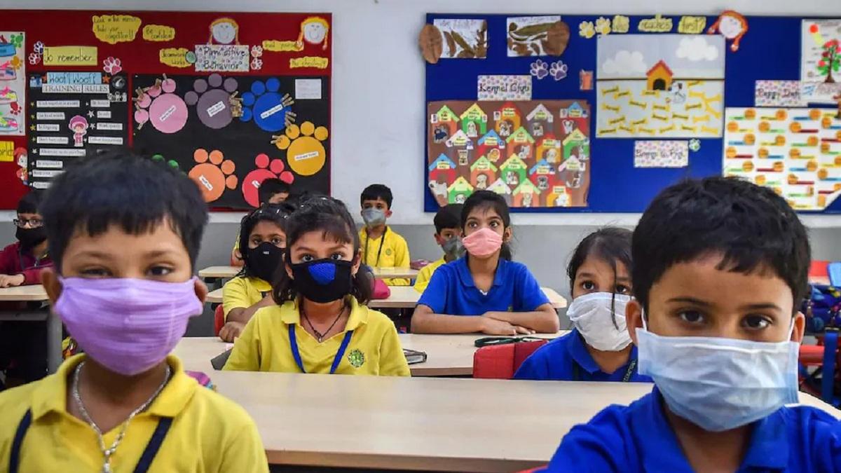 हरियाणा के फतेहाबाद में 6 बच्चे कोरोना संक्रमित पाए गए हैं. (प्रतीकात्मक फोटो)