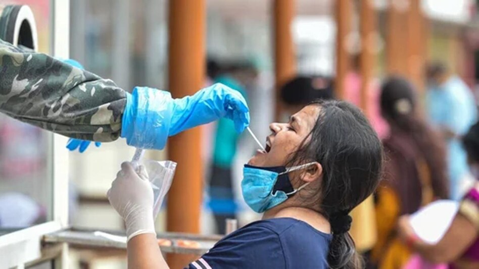 Corona Case Update: कोरोना की दूसरी लहर कम हो रही, एक्टिव केस 86% घटे, रिकवरी रेट बढ़ा: स्वास्थ्य मंत्रालय - Corona India Update Decline of 86 Percent in Active Cases of Covid