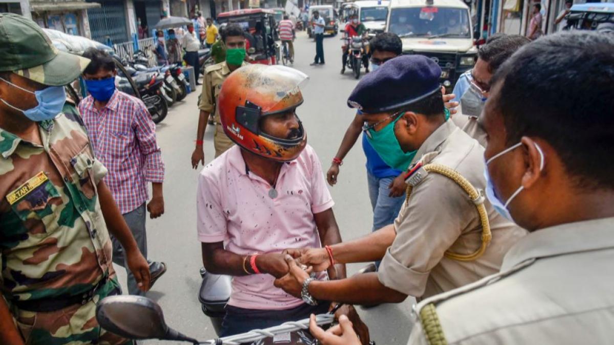 कोविड प्रोटोकॉल को लेकर पुलिस सख्त (सांकेतिक फोटो)