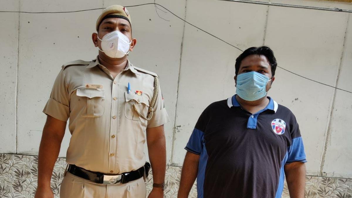 दिल्ली पुलिस ने किया गिरफ्तार
