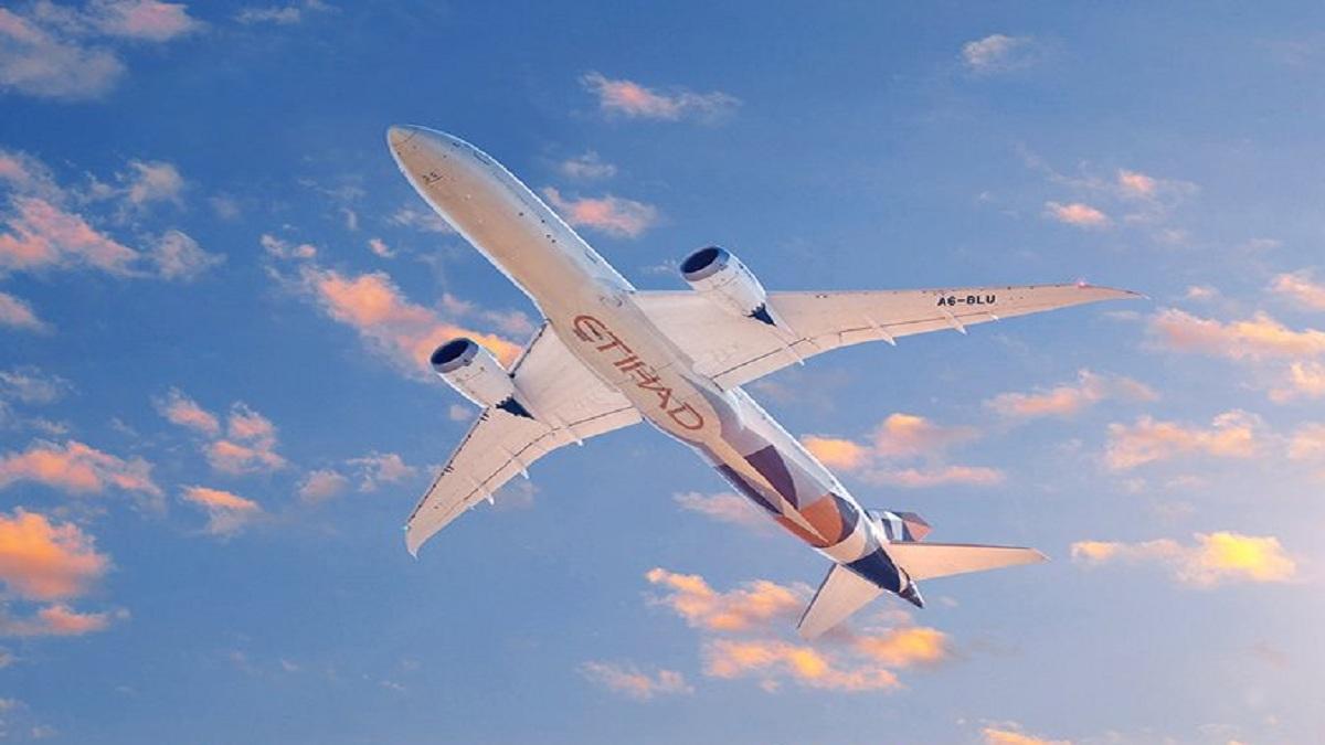 एतिहाद एयरवेज ने अपनी वेबसाइट पर फुटबॉल प्रेमियों के लिए इस ऑफर का ऐलान किया है.