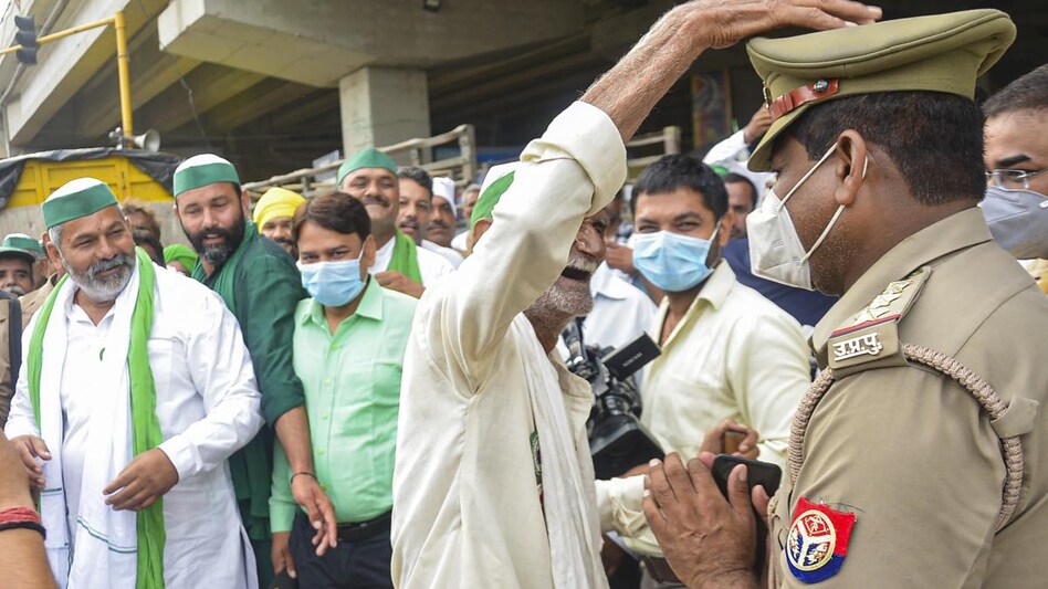 जंतर-मंतर पर 'संसद' लगाएंगे किसान, बसों में रवाना हुए आंदोलनकारी - Farmer protest delhi jantar mantar kisan sansad updates ntc - AajTak