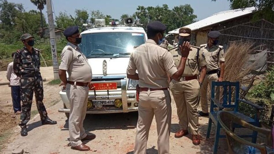 बिहार: कोरोना वैक्सीन को लेकर मारामारी, मुजफ्फरपुर में सेंटर पर चले लाठी-डंडे - Bihar Muzaffarpur Corona Vaccine Ruckus at Vaccination Centre tste - AajTak