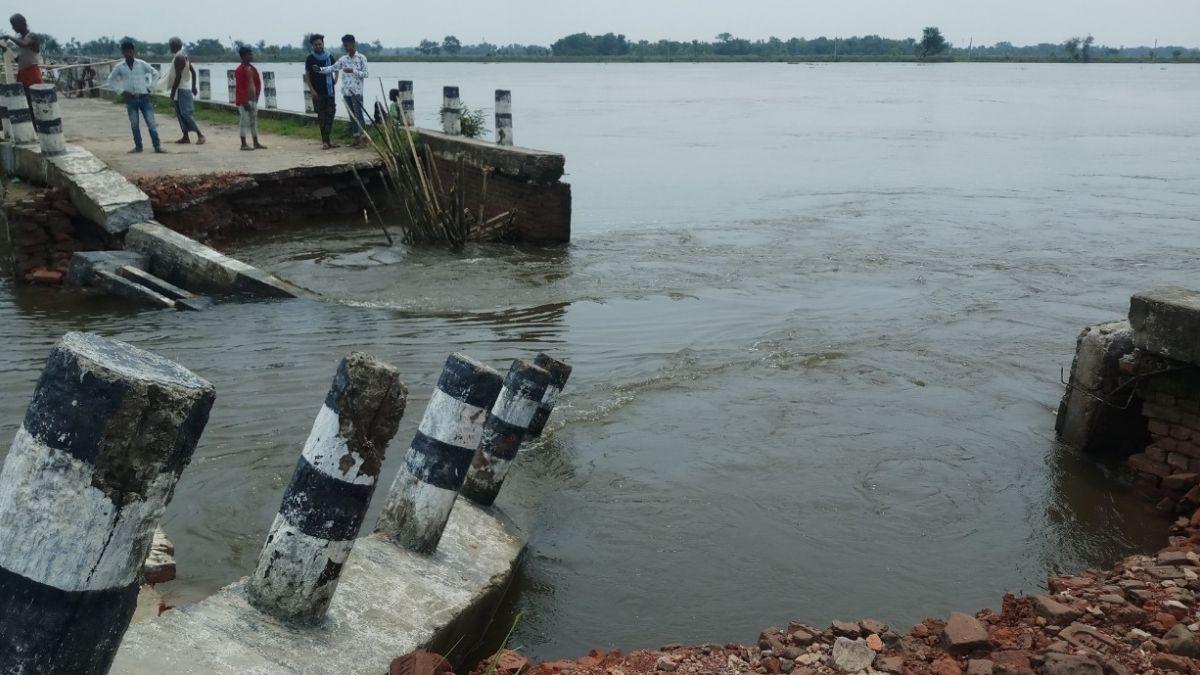 बागमती के बाढ़ में बह गया दरभंगा का यह पुल 