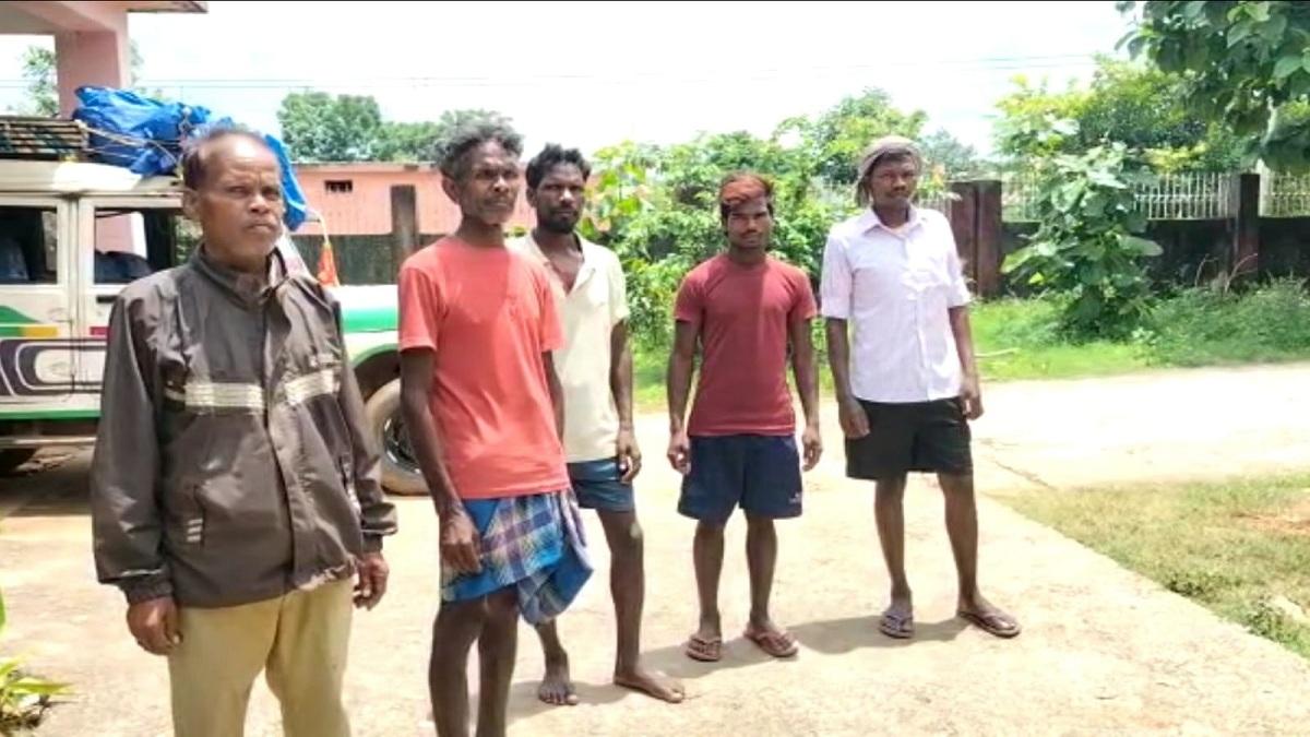 घटना के बाद गांव में सनसनी फैल गई है. 