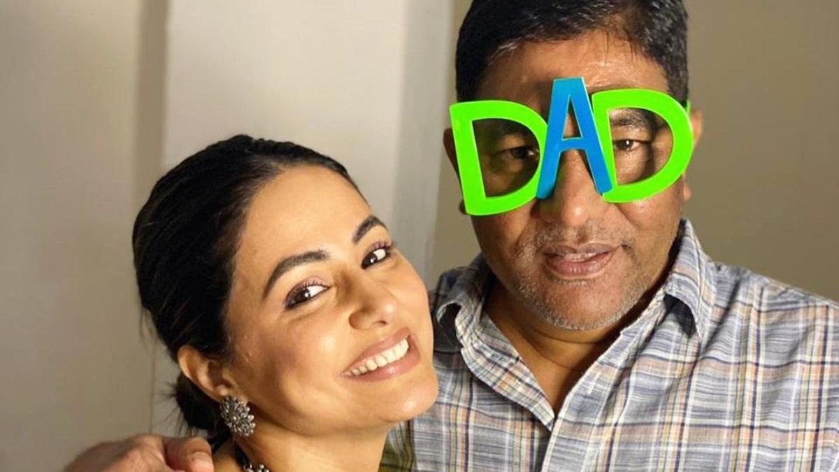 हिना खान और उनके पिता असलम खान 