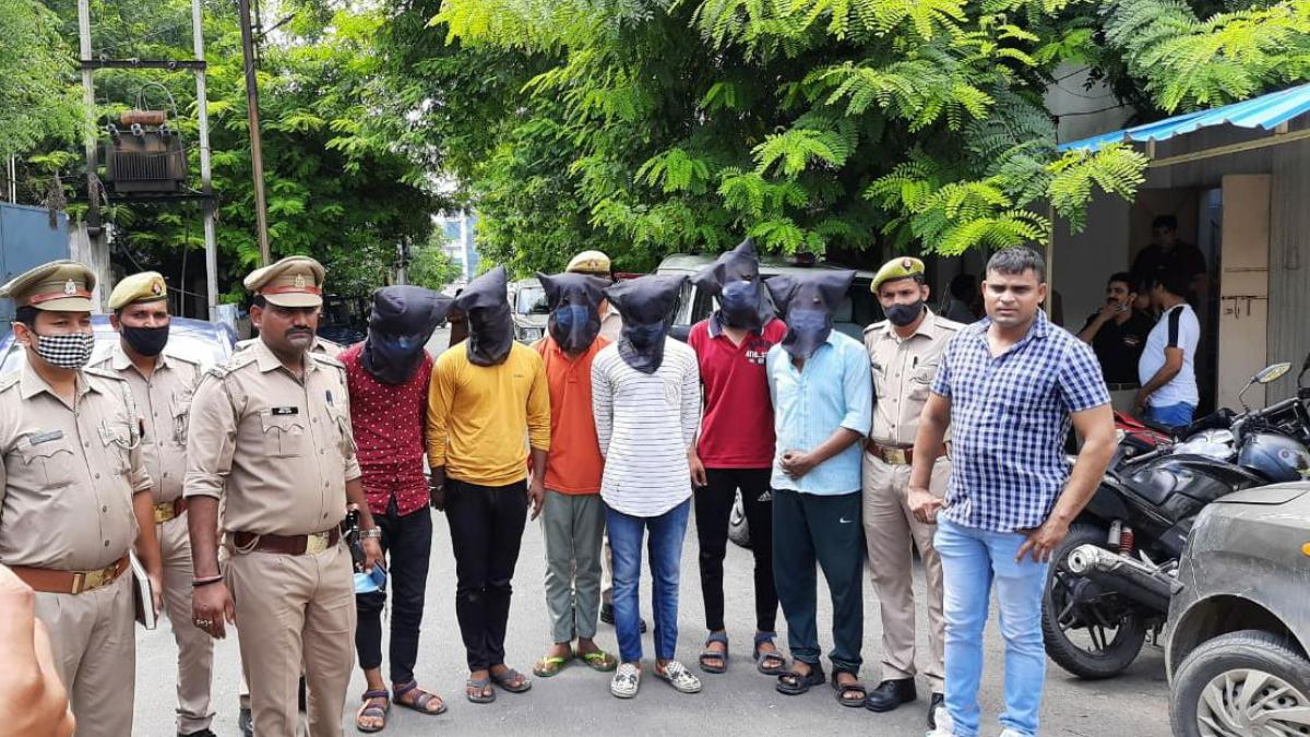 पूरे घर को बनाया बंधक, फिर की चोरी