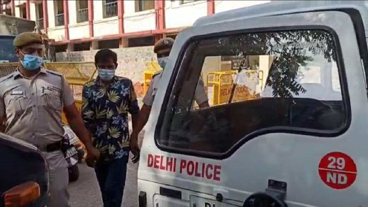 दिल्ली: पहले महिला का कत्ल फिर उसके गवाह बेटे को फंसाने के लिए फिल्मी प्लान, पुलिस ने ऐसे किया खुलासा