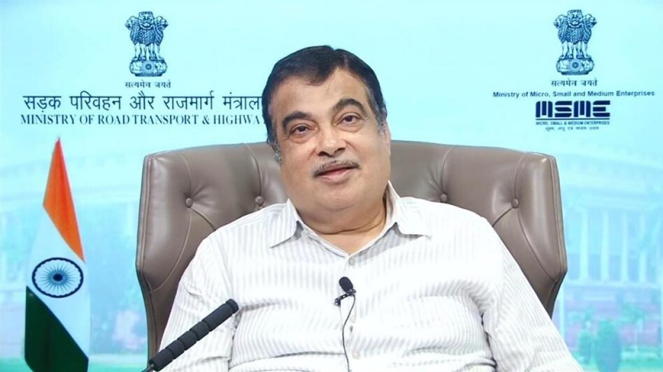 100 पार पेट्रोल-डीजल से हैं परेशान, गडकरी ने दिया 60-65 रुपये/लीटर तेल का फॉर्मूला - Nitin gadkari on fuel price ethanol green fuel statement ntc - AajTak