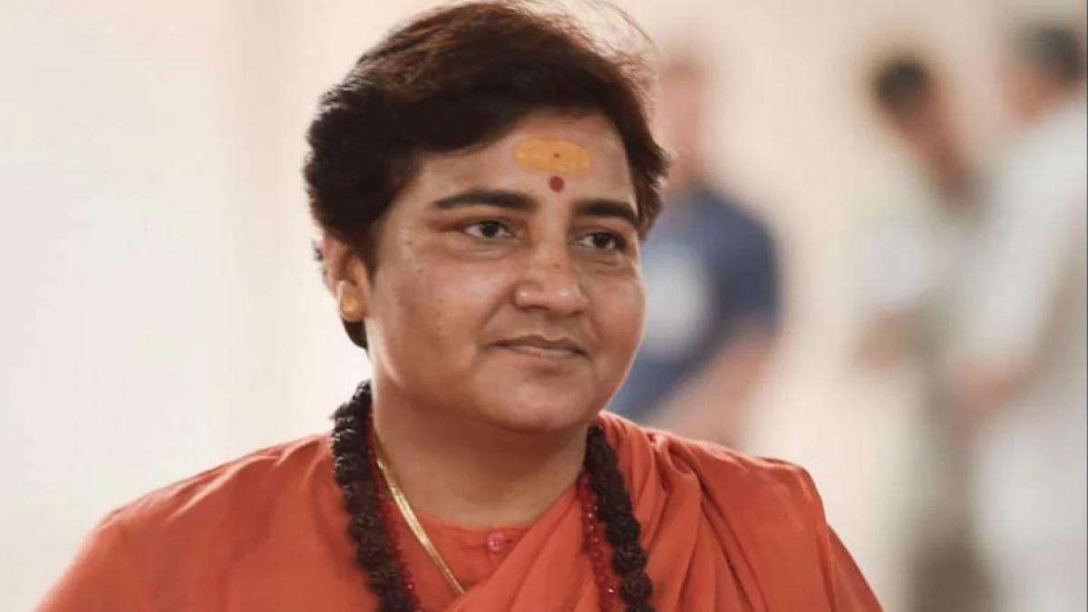 pragya singh thakur MP: युवती के झूठ से सांसद प्रज्ञा ठाकुर की हुई किरकिरी, जानिए क्या है मामला! - mp girl molestation pragya singh thakur bhopal case live in relationship ntc - AajTak