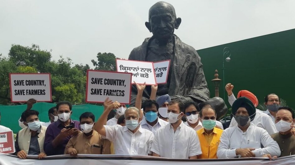 राहुल गांधी की अगुवाई में कांग्रेस सांसदों का प्रदर्शन