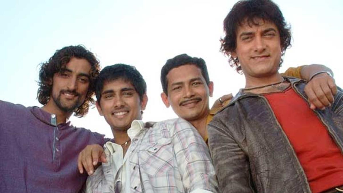 रंग दे बसंती फिल्म में कुणाल कपूर, सिद्धार्थ, अतुल कुलकर्णी, आमिर खान